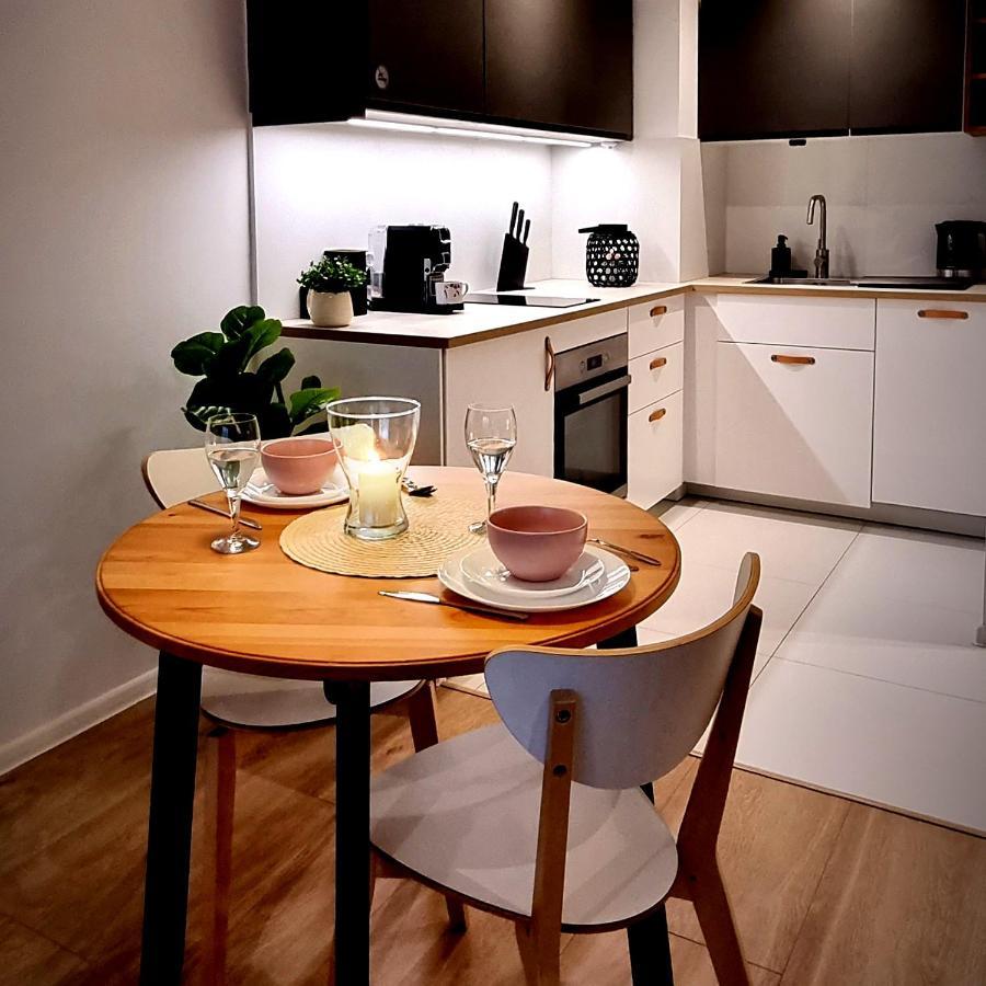 Apple Apartments - Wroblewskiego Prywatne Miejsce Parkingowe Лодз Екстериор снимка
